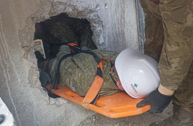 Sakarya’da komandolara enkazda arama kurtarma eğitimi