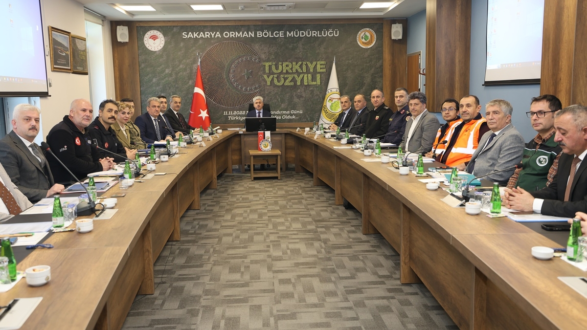 Sakarya’da Yangın Alarmı: Kritik Toplantıda Tüm Önlemler Masaya Yatırıldı!