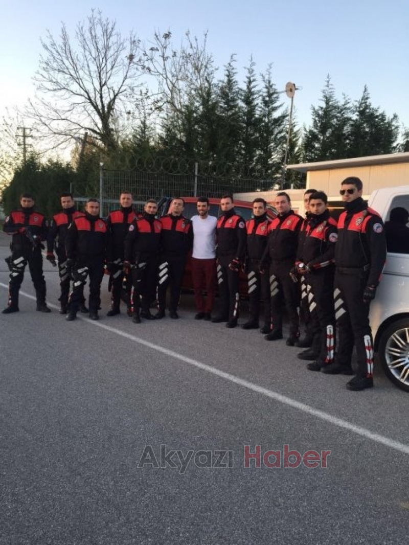 Sakarya Emniyet Müdürlüğünden Sofuoğlu'na Çiçekli Karşılama