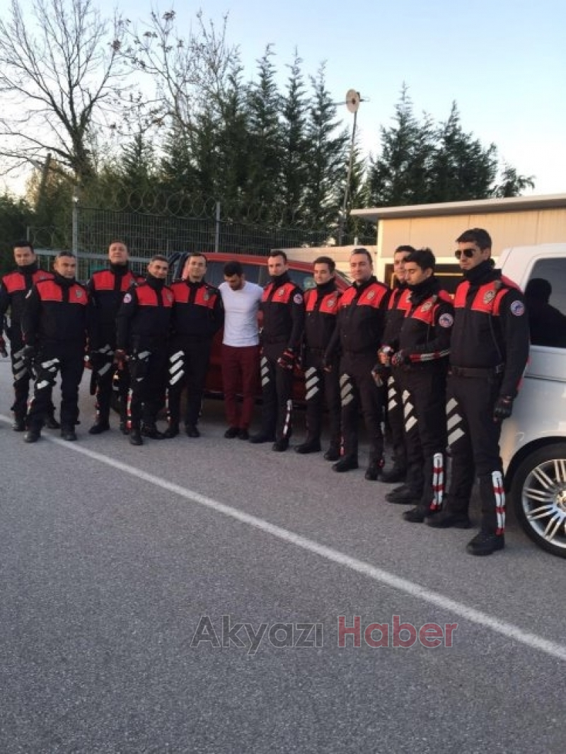 Sakarya Emniyet Müdürlüğünden Sofuoğlu'na Çiçekli Karşılama