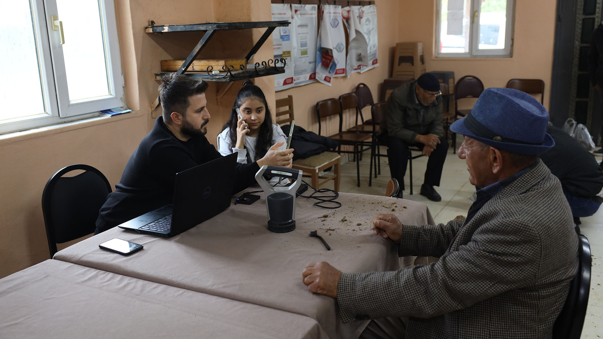 Sakaryalı çiftçilere yerinde toprak analizi hizmeti