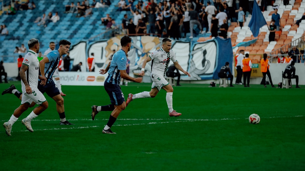 Sakaryaspor Adanademirspor'u 6-0 mağlup etti