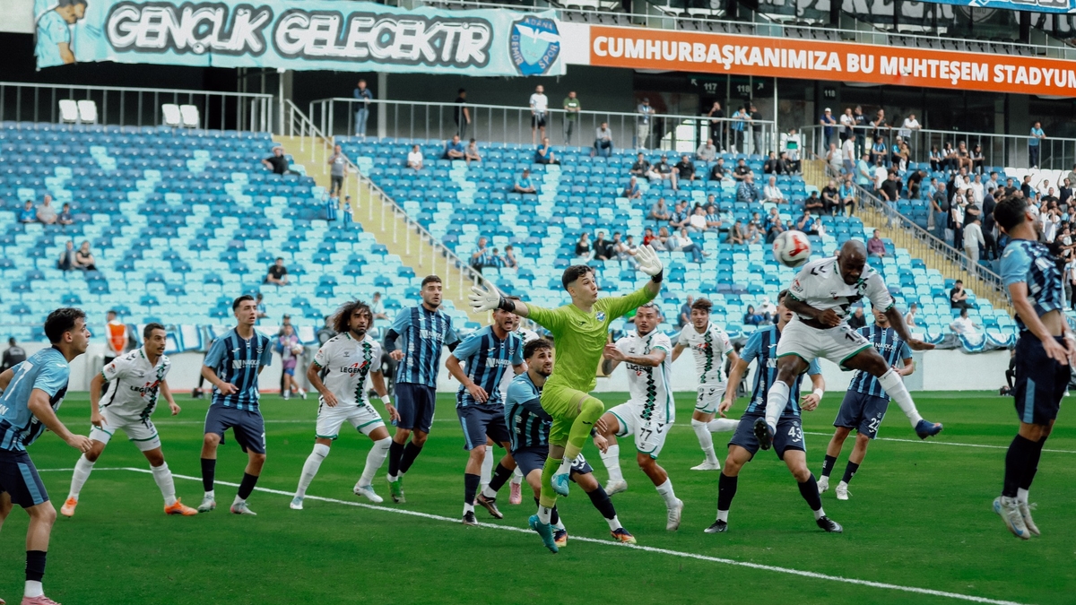Sakaryaspor Adanademirspor'u 6-0 mağlup etti