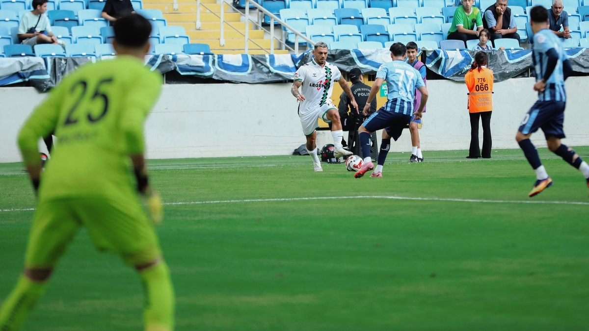 Sakaryaspor Adanademirspor'u 6-0 mağlup etti