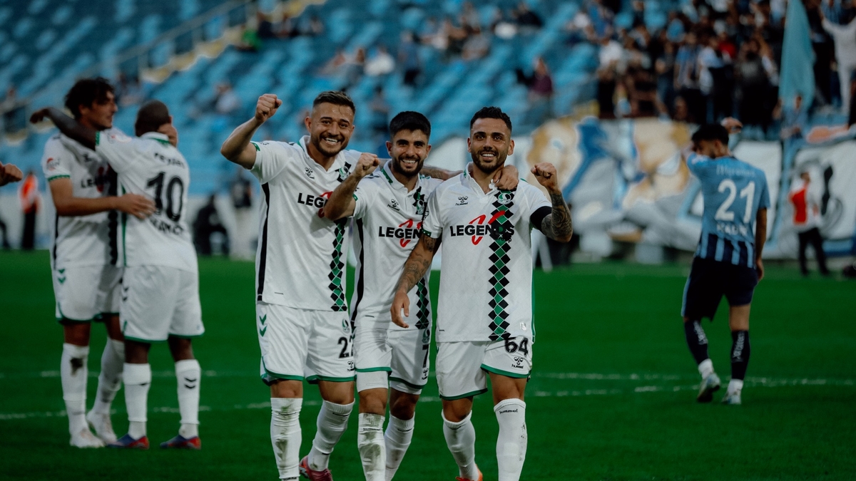 Sakaryaspor Adanademirspor'u 6-0 mağlup etti