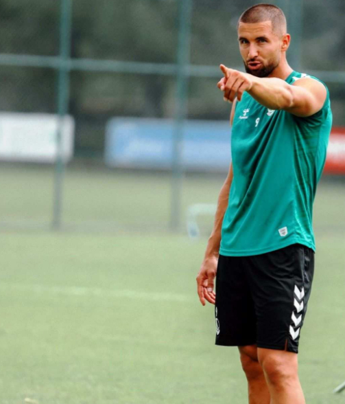 Sakaryaspor'da yaprak dökümü; Bir futbolcu daha ayrıldı