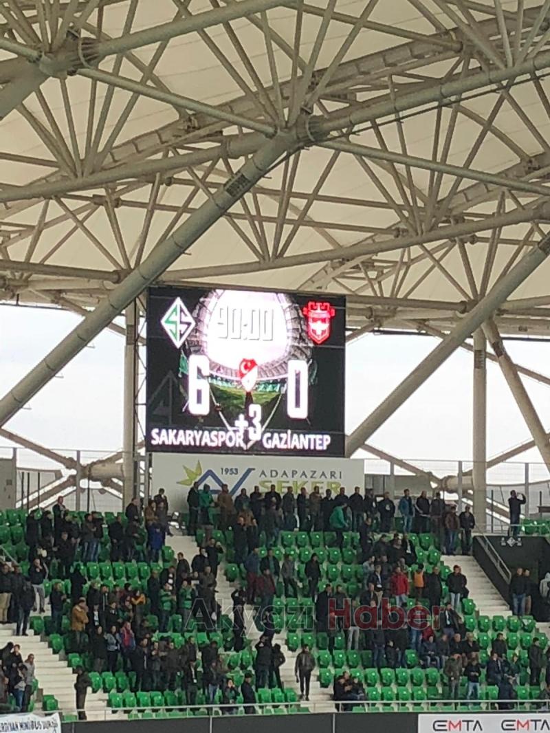 Sakaryaspor gol oldu yağdı