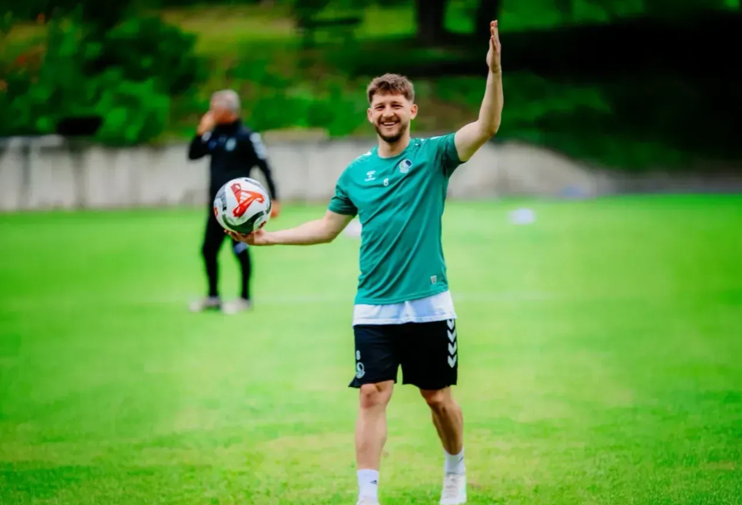 Sakaryaspor Kabov'u gönderdi