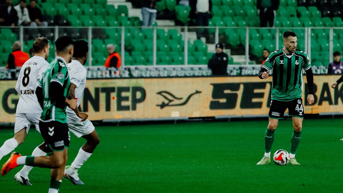 Sakaryaspor kazanmayı unuttu; Erzurum'a kaybettik
