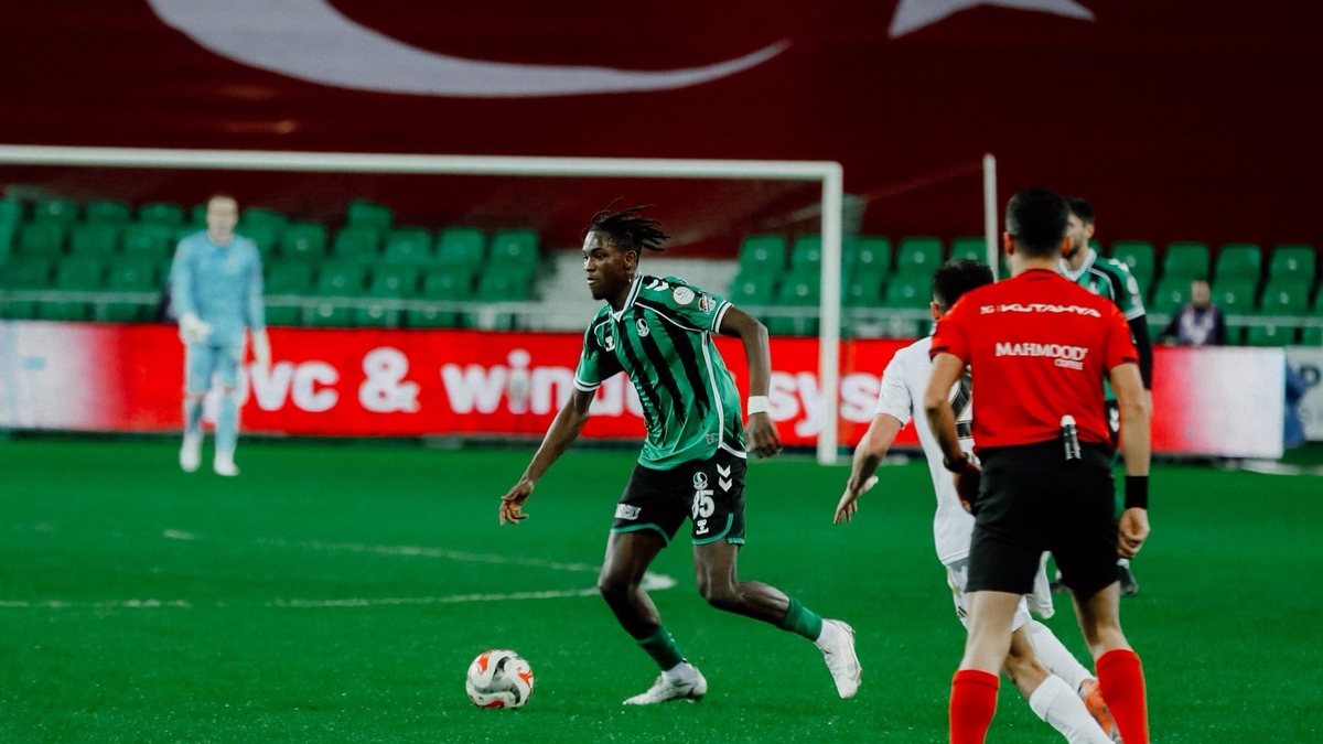 Sakaryaspor kazanmayı unuttu; Erzurum'a kaybettik