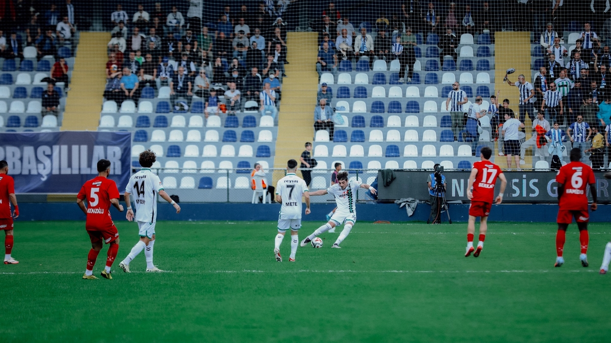 Sakaryaspor Szumski ile kazandı