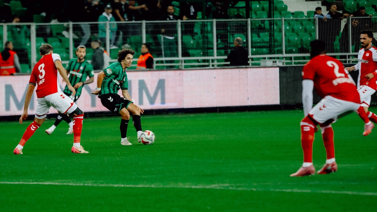 Sakaryaspor’dan büyük skandal: Kuralı unuttular, hükmen mağlubiyet