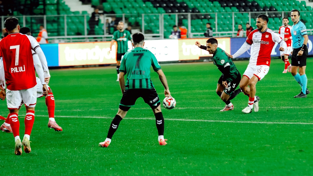 Sakaryaspor’dan büyük skandal: Kuralı unuttular, hükmen mağlubiyet
