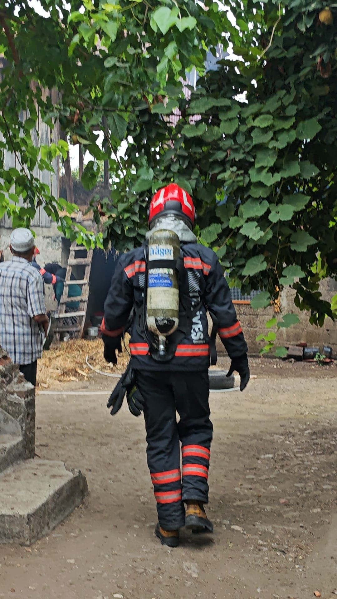 Samanlıkta çıkan yangın korkuttu