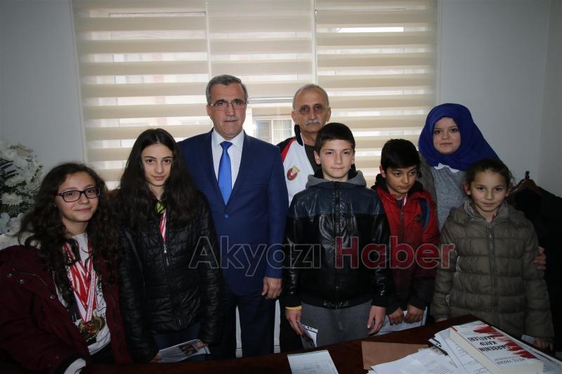 ŞAMPİYON SPORCULARA BAŞKAN AKCAN’DAN ÖDÜL