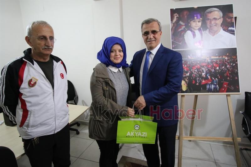 ŞAMPİYON SPORCULARA BAŞKAN AKCAN’DAN ÖDÜL