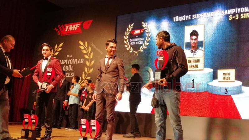 Şampiyonlar Ödüllendirildi