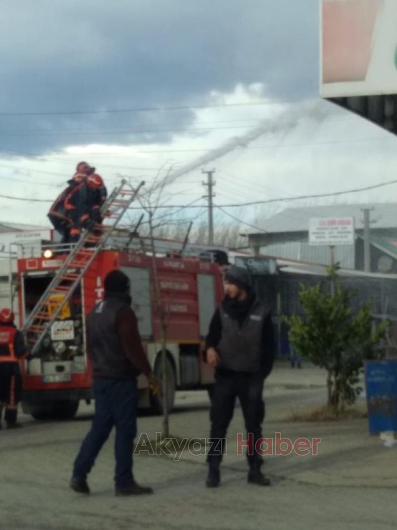 Sanayi sitesinde korkutan yangın İtfaiye böyle müdahale etti