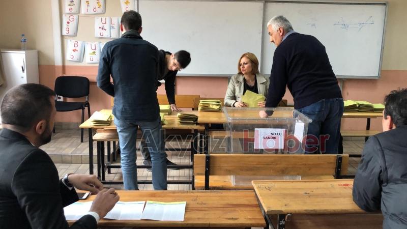 Sandıklar açıldı oy sayımı başladı Sonuçlar Akyazı Haberde