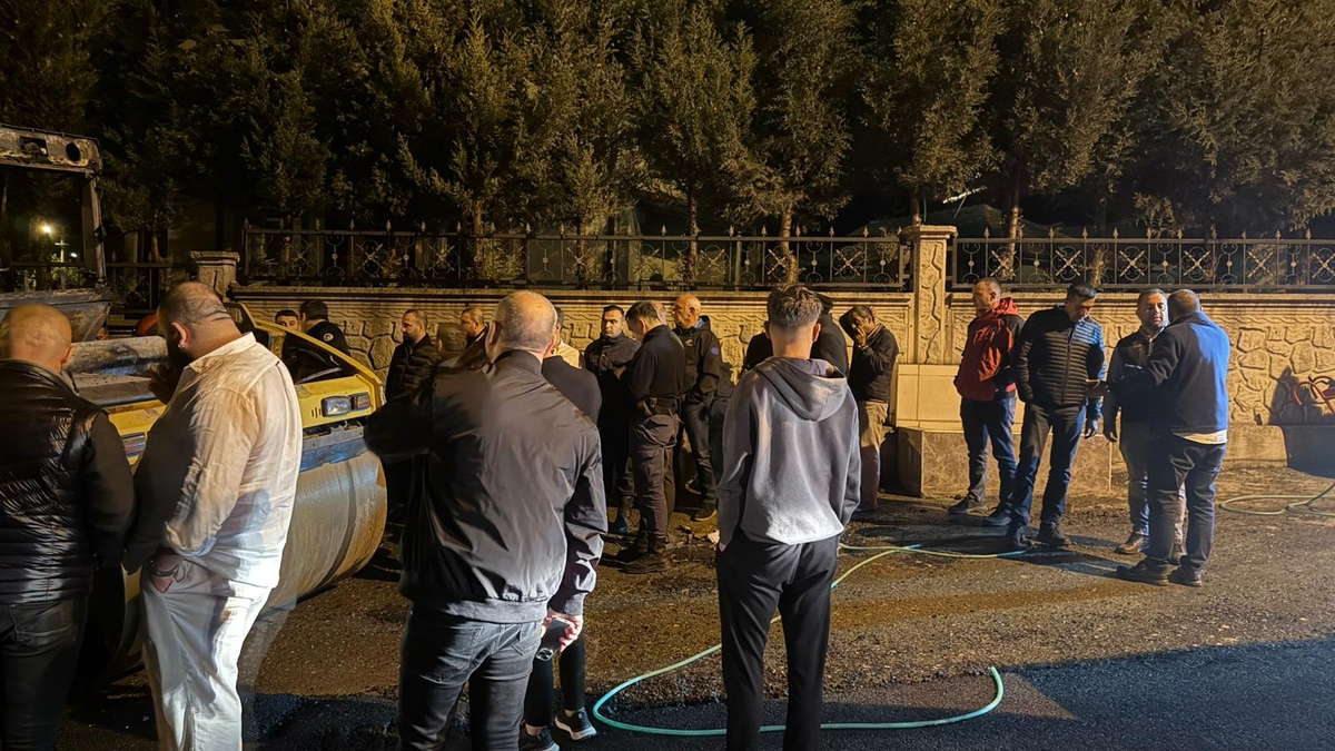 Şantiyede yangın; iş makinesi yandı