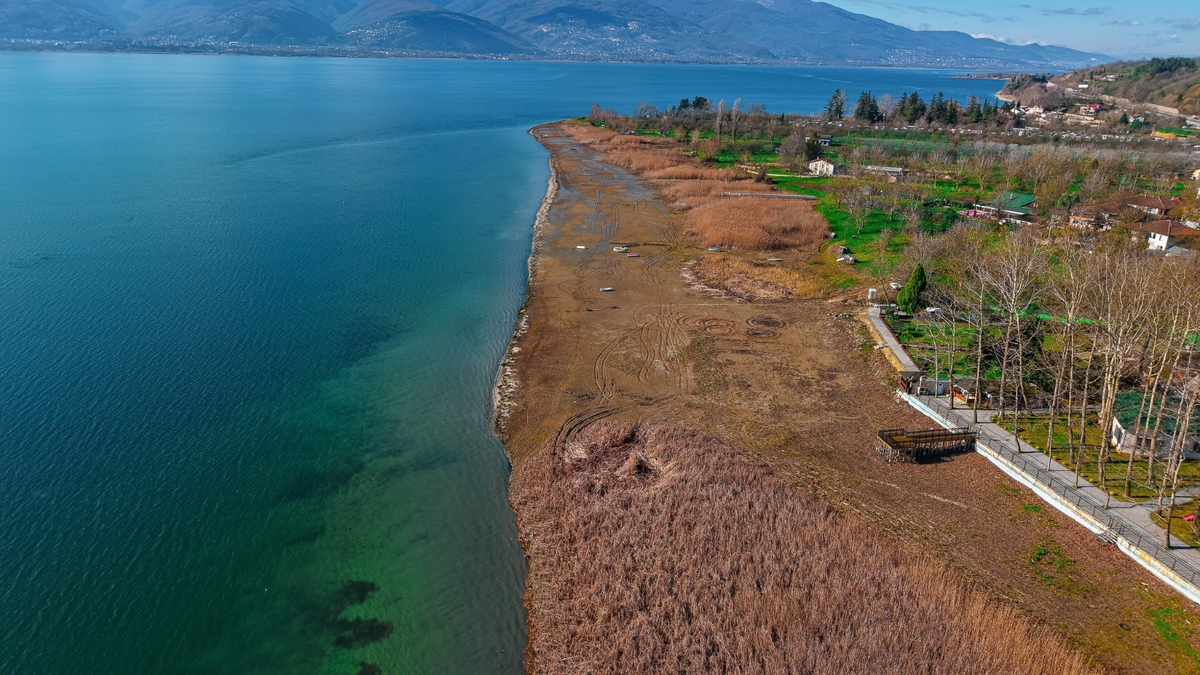 Sapanca Gölü kıyısındaki 84 kaçak iskele için yıkım süreci başladı