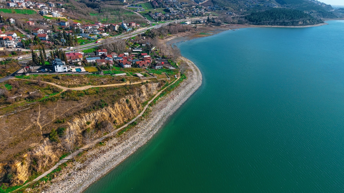 Sapanca Gölü kıyısındaki 84 kaçak iskele için yıkım süreci başladı
