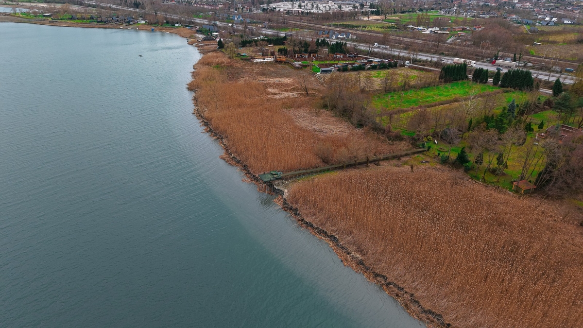 Sapanca Gölü kıyısındaki 84 kaçak iskele için yıkım süreci başladı