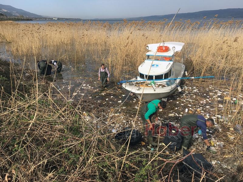 Sapanca Gölü'nde düşündüren manzara 