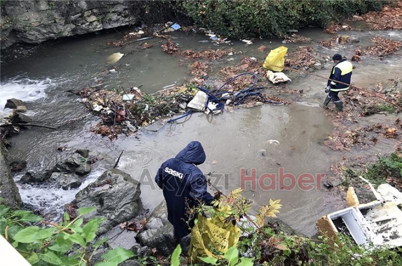 Sapanca Gölü'nde düşündüren manzara 