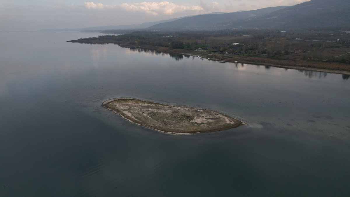 Sapanca Gölü'nde gizemli yapılar