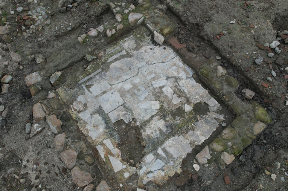 Sapanca Gölü'nde gizemli yapılar