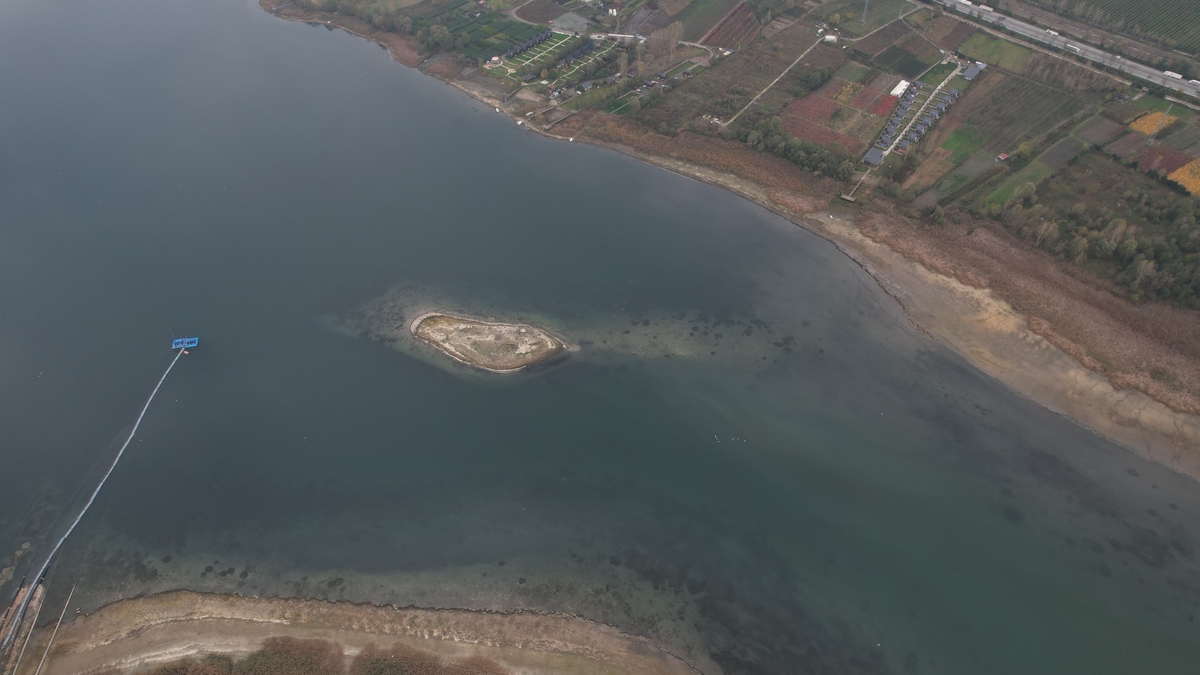Sapanca Gölü'nde gizemli yapılar