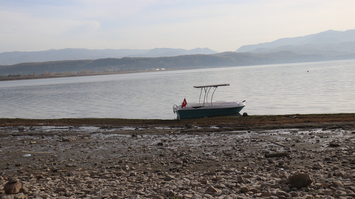 Sapanca Gölü'ndeki endişelendiren kabarcıkların nedeni ne? Açıklama geldi