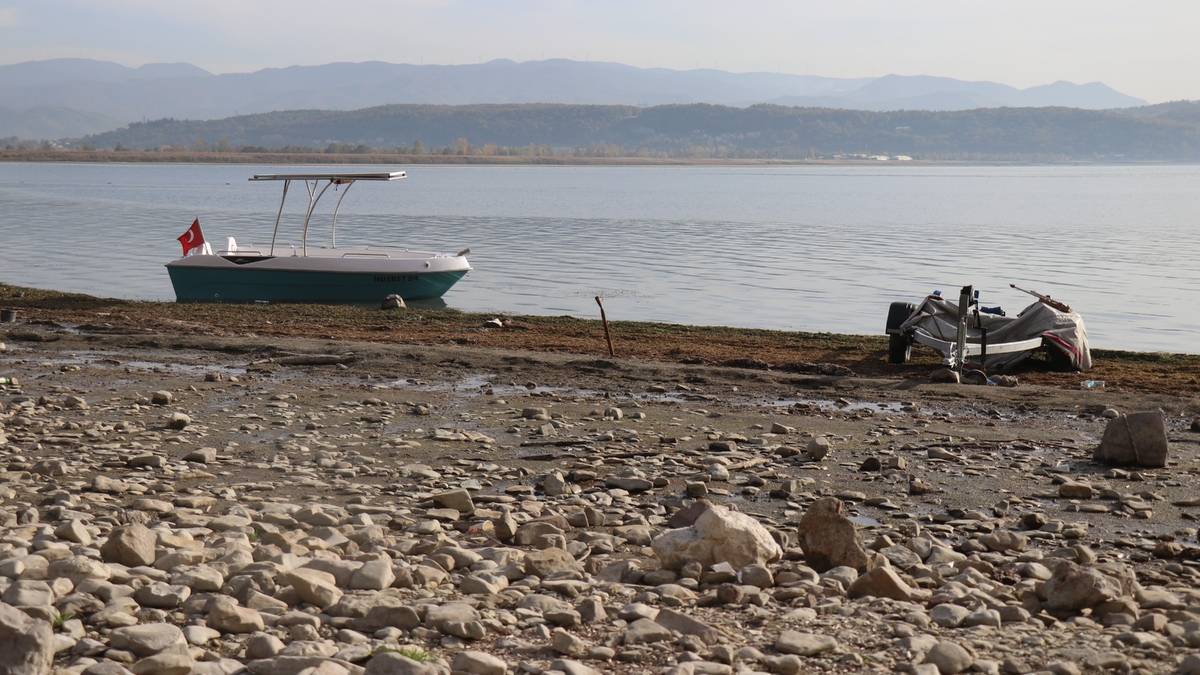 Sapanca Gölü'ndeki endişelendiren kabarcıkların nedeni ne? Açıklama geldi