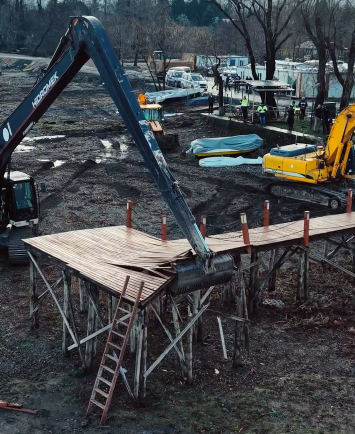 Sapanca Gölü'ndeki kaçak iskeleler böyle yıkıldı