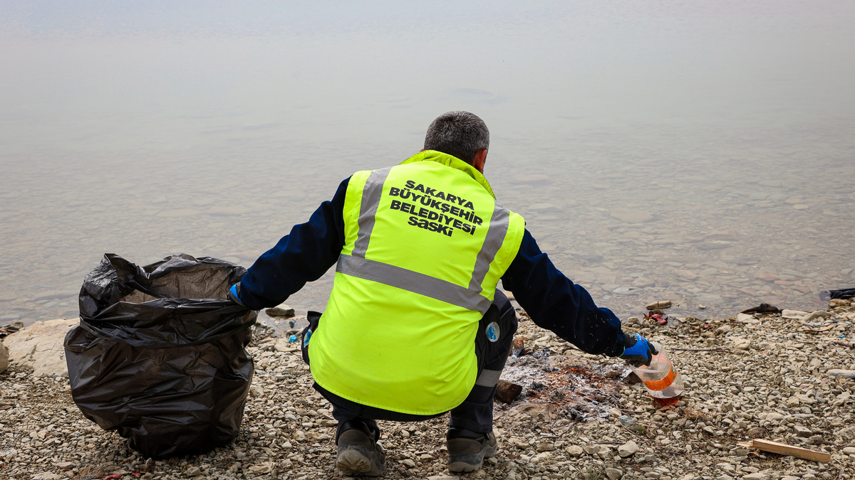 Sapanca Gölü temizleniyor