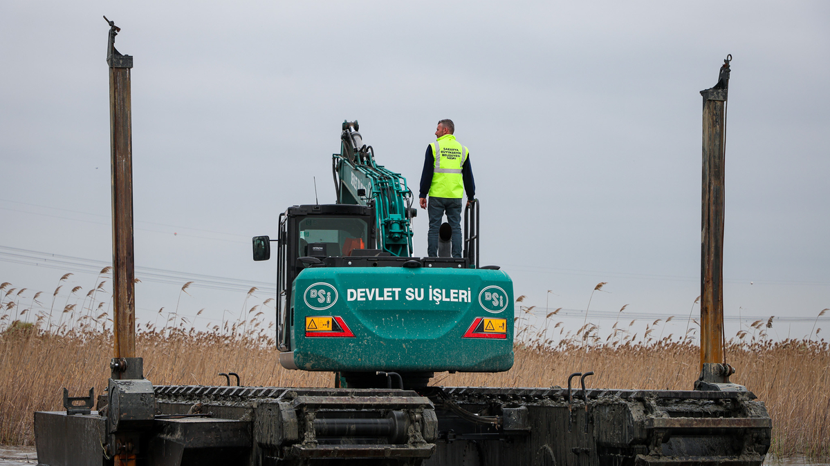 Sapanca Gölü temizleniyor