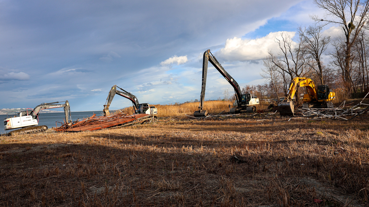 SASKİ paylaştı; 6 kilometrelik hatta kaçak iskele ve yapılar kaldırıldı