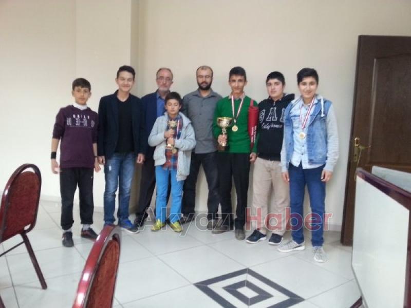 Satrançta Şahlar İmam Hatip Ortaokulundan