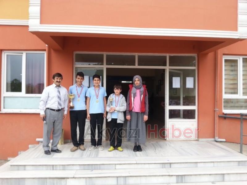 Satrançta Şahlar İmam Hatip Ortaokulundan