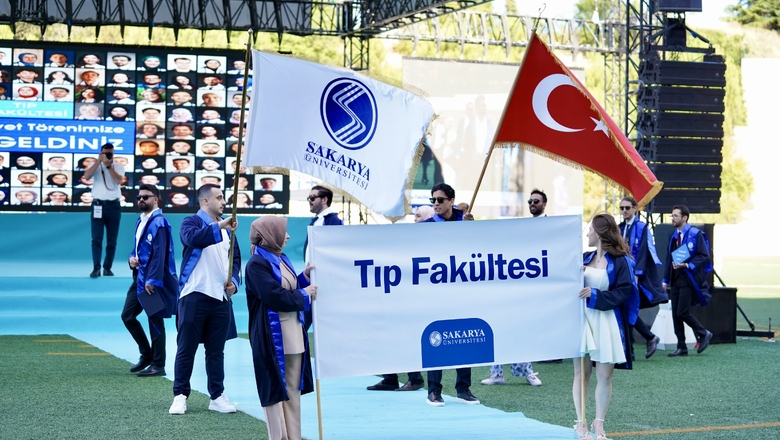 SAÜ Tıp Fakültesi’nde mezuniyet sevinci