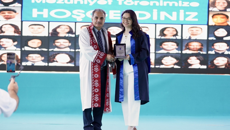 SAÜ Tıp Fakültesi’nde mezuniyet sevinci