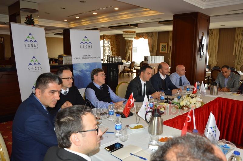 SEDAŞ İLE MUHTARLAR DERNEK BAŞKANLARI  BİR ARAYA GELDİ