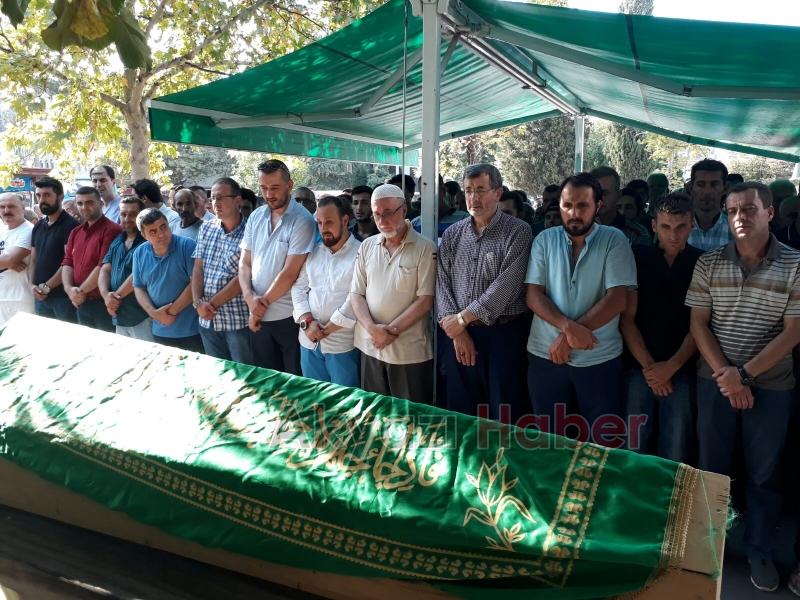 SEDAT ATACAN VE HANIFE TEYFİKOĞLU DUALARLA DEFNEDİLDİ