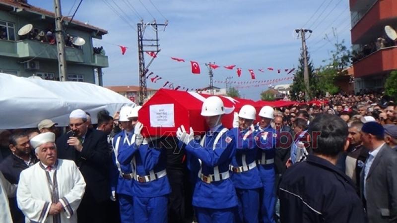 Şehidi binler uğurladı 