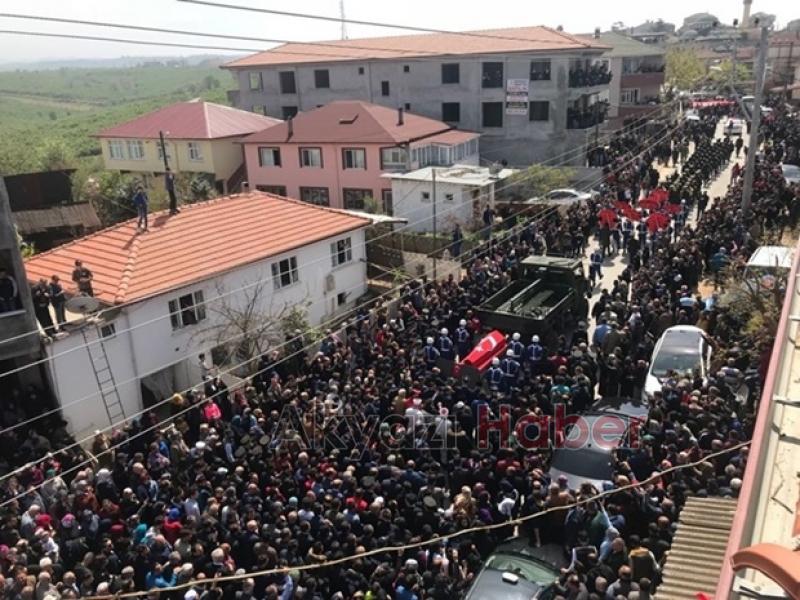 Şehidi binler uğurladı 