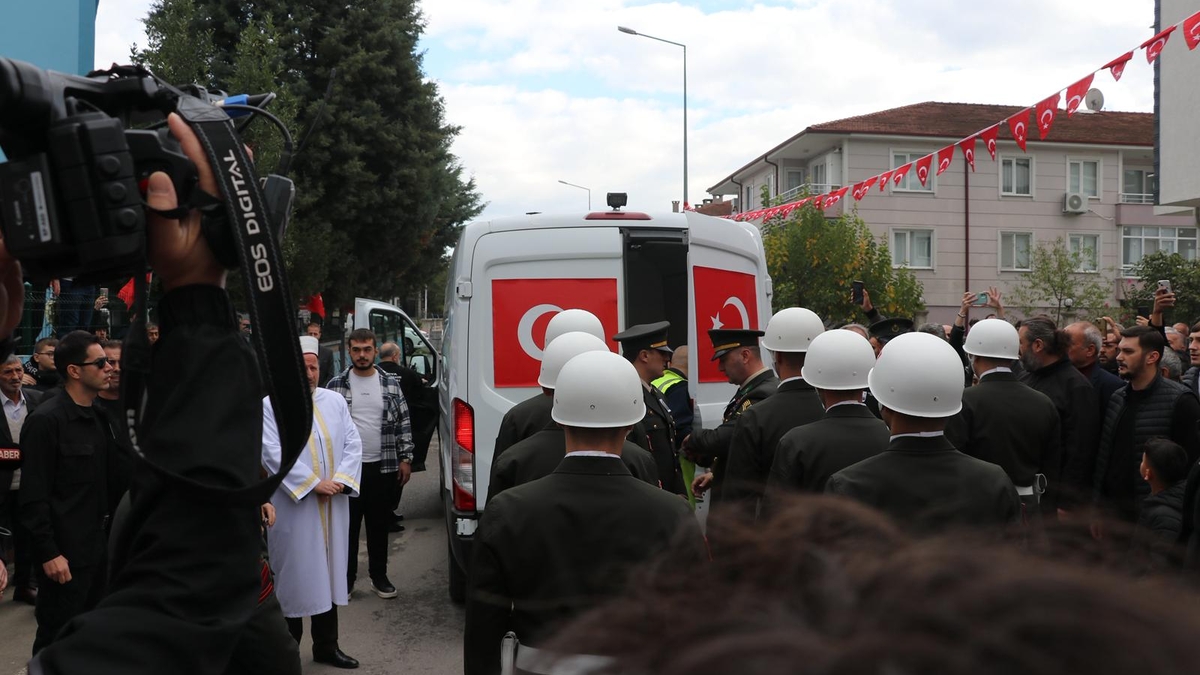 Şehidimiz Akın Karakuş'un naaşını baba ocağında