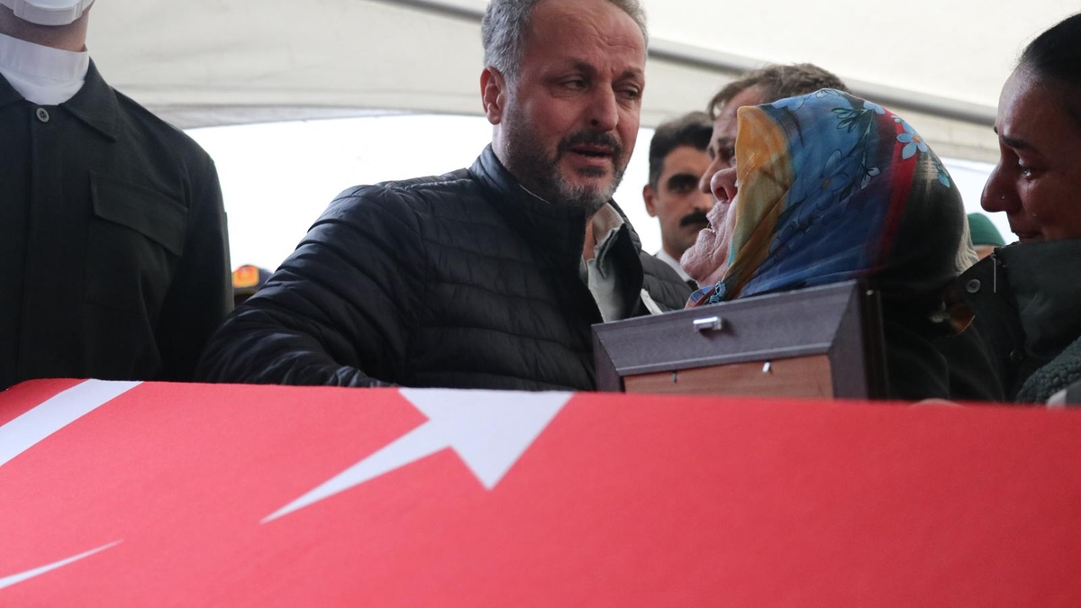 Şehidimiz Akın Karakuş'un naaşını baba ocağında