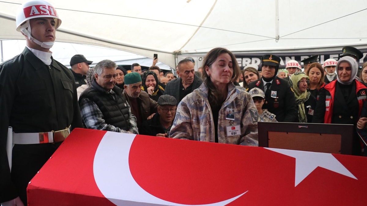 Şehidimiz Akın Karakuş'un naaşını baba ocağında