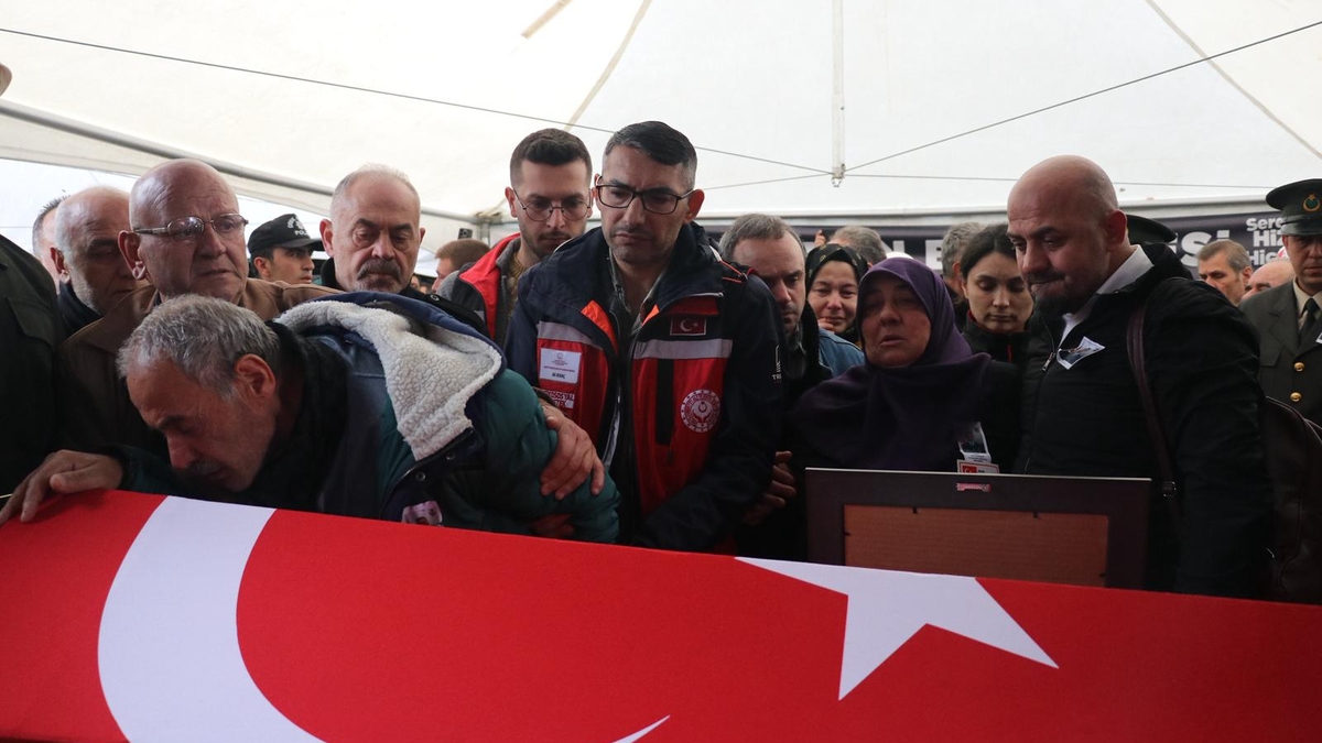 Şehidimiz Akın Karakuş'un naaşını baba ocağında